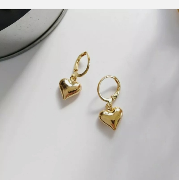 **New 18k heart❤ Gold Stud Earrings - Picture 2 of 8